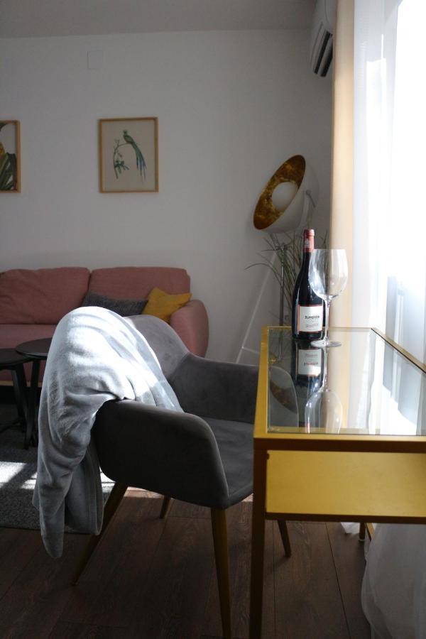 Luca, Digital Nomad Getaway Studio Apartment Zagreb Exterior photo